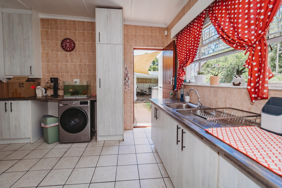 4 Bedroom Property for Sale in Bodorp Western Cape